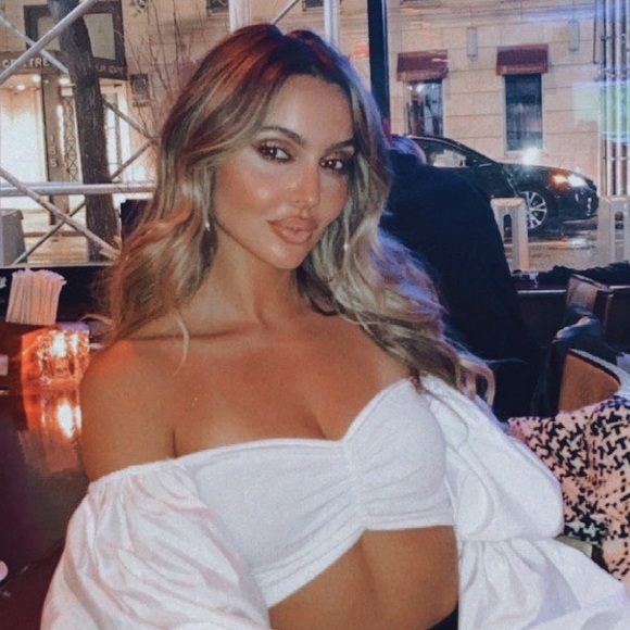 Meet your Posher, Emily - Picture 1 of 1